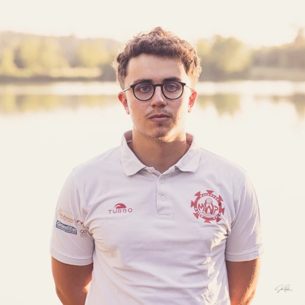 léon tshirt 2024